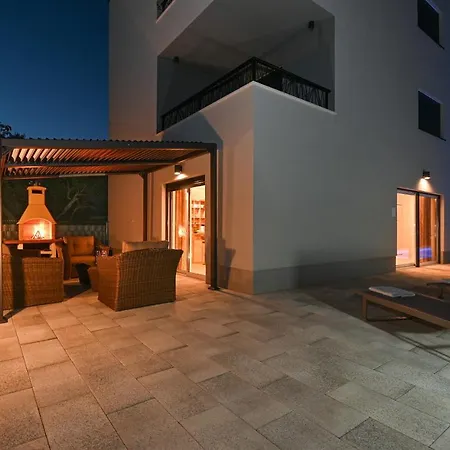 Luxury Maravic With Private Pool * 트로기르