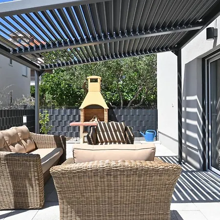 아파트 Luxury Maravic With Private Pool 트로기르