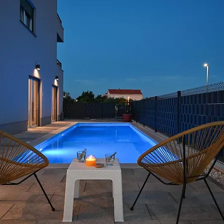 아파트 Luxury Maravic With Private Pool